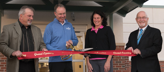 Ribbon cutting ceremony at the Pine City clinic